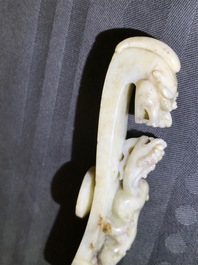 Trois boucles de ceinture en jade sculpt&eacute;, Chine, 19&egrave;me