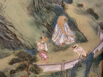 Un grand &eacute;cran en porcelaine de Chine famille rose sur support en bois de hongmu, Qianlong