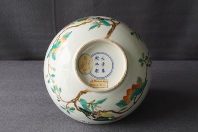 Un bol en porcelaine de Chine famille verte, marque de Kangxi, 19&egrave;me