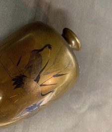 Een ingelegde bronzen vaas, een bronzen wierookbrander en een verguld koperen penselenbeker, Japan, Meiji, 19e eeuw