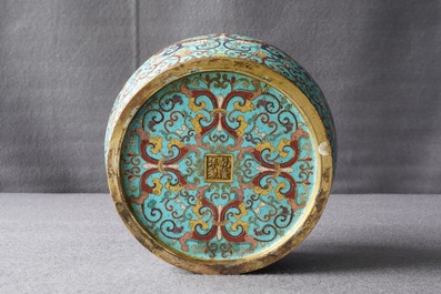 A Chinese cloisonn&eacute; vase, Qianlong mark, 19/20th C.