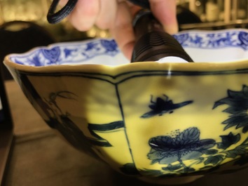 Un bol en porcelaine de Chine bleu et blanc, marque de Chenghua, Kangxi