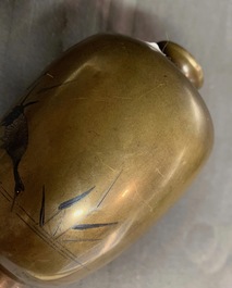 Un vase en bronze incrust&eacute;, un br&ucirc;le-parfum et un pot &agrave; pinceaux en cuivre aux traces de dorure, Japon, Meiji, 19&egrave;me