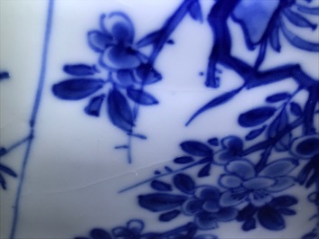 Un bol octagonal en porcelaine de Chine bleu et blanc &agrave; d&eacute;cor floral, Kangxi