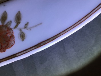Deux plats armori&eacute;s en porcelaine de Chine famille rose pour le march&eacute; anglais, Yongzheng/Qianlong