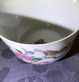 Deux tasses et soucoupes en porcelaine de Chine famille rose, Yongzheng/Qianlong