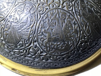 Een deels vergulde bronzen dekselvaas in Qajar-stijl, Frankrijk, 19e eeuw