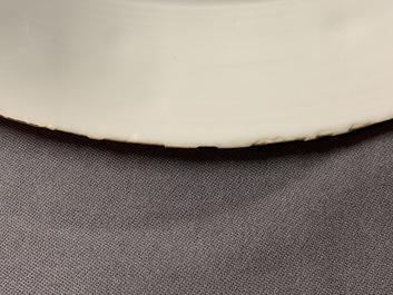 Une paire de plats armori&eacute;s en porcelaine de Chine famille rose pour le march&eacute; italien, blasons de Cantelmi, Qianlong