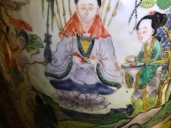 Une paire de tr&egrave;s grands vases en porcelaine de Chine famille verte, 19&egrave;me