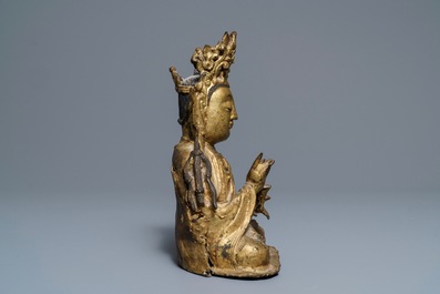 Een Chinese verguld bronzen figuur van Boeddha, Ming