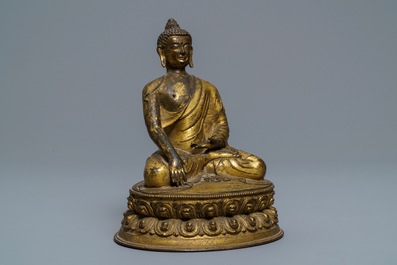 Une figure de Bouddha Shakyamuni en bronze dor&eacute;, Tibet, 15/16&egrave;me