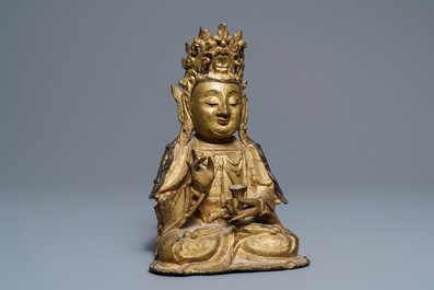 Een Chinese verguld bronzen figuur van Boeddha, Ming