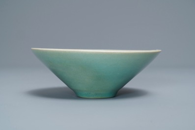 Un bol en porcelaine de Cor&eacute;e c&eacute;ladon &agrave; d&eacute;cor floral, Goryeo ou apr&egrave;s