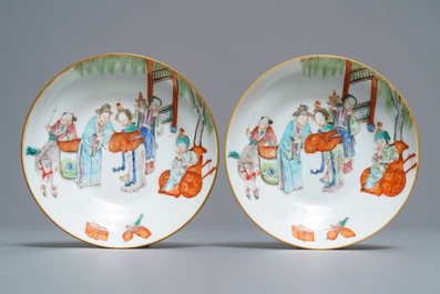 Une paire de tasses et soucoupes en porcelaine de Chine famille rose, marque et &eacute;poque de Xianfeng