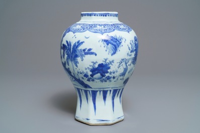 Een Chinese blauwwitte balustervaas met figuratief decor, Transitie periode