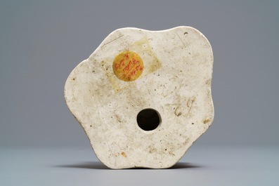 Une figure d'un Luohan en porcelaine de Chine rouge de fer, Qianlong