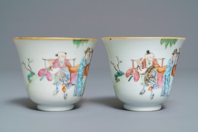 Une paire de tasses et soucoupes en porcelaine de Chine famille rose, marque et &eacute;poque de Xianfeng