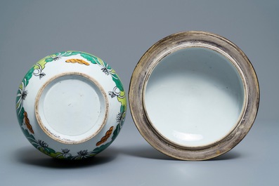 A large Chinese Thai market Bencharong bowl and cover, 19th C.