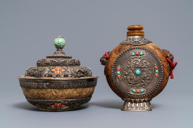 Une &eacute;p&eacute;e &agrave; poign&eacute;e en jade, un flacon et un bol couvert en argent incrust&eacute; de corail et turquoise, Tibet, 19&egrave;me