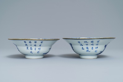 Une paire de bols en porcelaine de Chine bleu et blanc, prob. pour le Vietnam, marque de Kangxi, 19&egrave;me