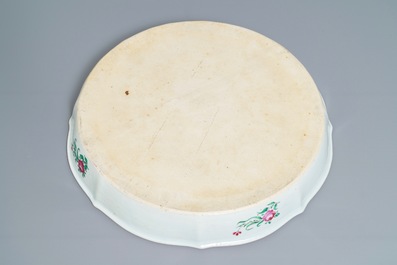 Un ensemble &agrave; hors d'oeuvres sur son plateau en porcelaine de Chine famille rose, 1&egrave;re moiti&eacute; du 19&egrave;me