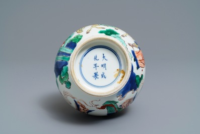 Een Chinese famille verte vaas, Chenghua merk, Kangxi