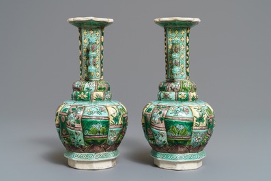 Une paire de vases en biscuit &eacute;maill&eacute; vert, Kangxi