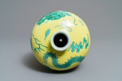 A Chinese yellow and green enamelled meiping 'dragon' vase, 19/20th C.