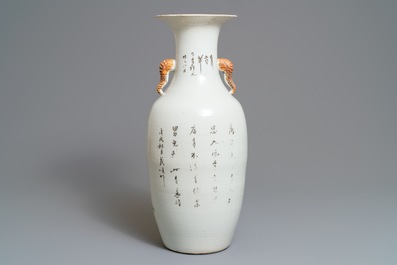 Un vase en porcelaine de Chine qianjiang cai aux anses en forme d'&eacute;l&eacute;phants, 19/20&egrave;me