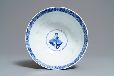 Een Chinese blauwwitte kom, 'Qi Yu bao ding zhi zhen' merk, Kangxi