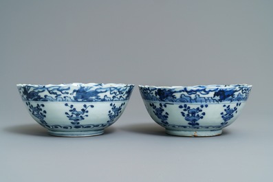 A pair of Chinese blue and white bowls, Wanli