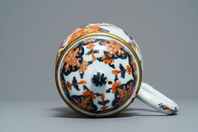 Une verseuse couverte en porcelaine de Chine de style Imari, Kangxi/Qianlong