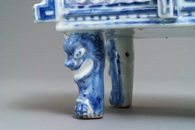 A Chinese blue and white 'ding' incense burner, 18/19th C.