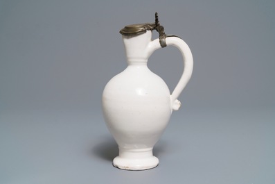 A fine white Dutch Delft jug with pewter cover, 2nd half 17th C.