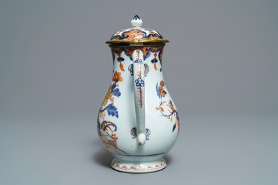A Chinese Imari-style jug and cover, Kangxi/Qianlong