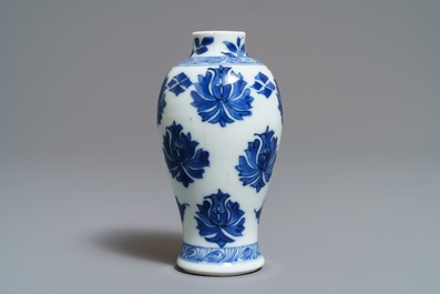 A pair of rare Chinese blue and white miniature vases with pseudo-Delft mark, Kangxi