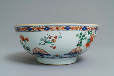 A Chinese verte-Imari bowl with floral design, Kangxi