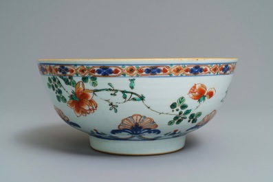 A Chinese verte-Imari bowl with floral design, Kangxi