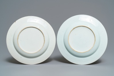 Deux assiettes en porcelaine de Chine grisaille et dor&eacute;, Qianlong