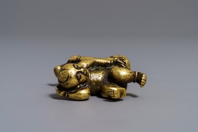 A Chinese gilt bronze Hoho brothers scroll weight, 18/19th C.