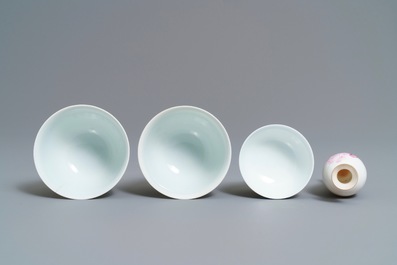 Four Chinese famille rose and grisaille eggshell wares, 20th C.