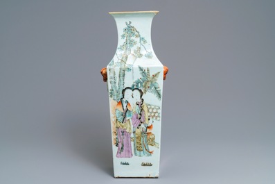 Een vierkante Chinese qianjiang cai vaas en een dekselterrine, 19/20e eeuw