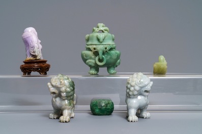 A varied collection of Chinese jade and jadeite carvings, 19/20th C.