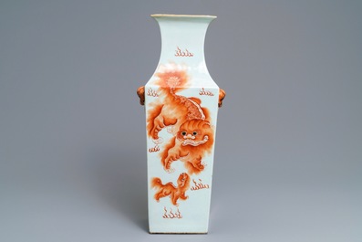 Un vase de forme carr&eacute; et une terrine couverte en porcelaine de Chine qianjiang cai, 19/20&egrave;me