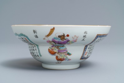 Een Chinese famille rose 'Wu Shuang Pu' kom, Xianfeng merk, 19/20e eeuw