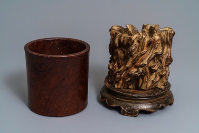Deux pots &agrave; pinceaux en bois, Chine, 19/20&egrave;me