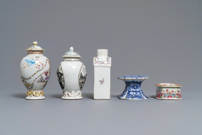 Een gevarieerde collectie Chinees blauwwit en famille rose export porselein, Kangxi/Qianlong