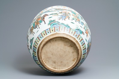 A large Chinese famille verte fish bowl with a narrative scene all-round, 19th C.