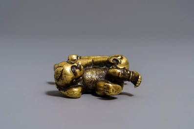 A Chinese gilt bronze Hoho brothers scroll weight, 18/19th C.