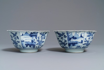 Une paire de bols de forme octagonale en porcelaine de Chine bleu et blanc, Kangxi